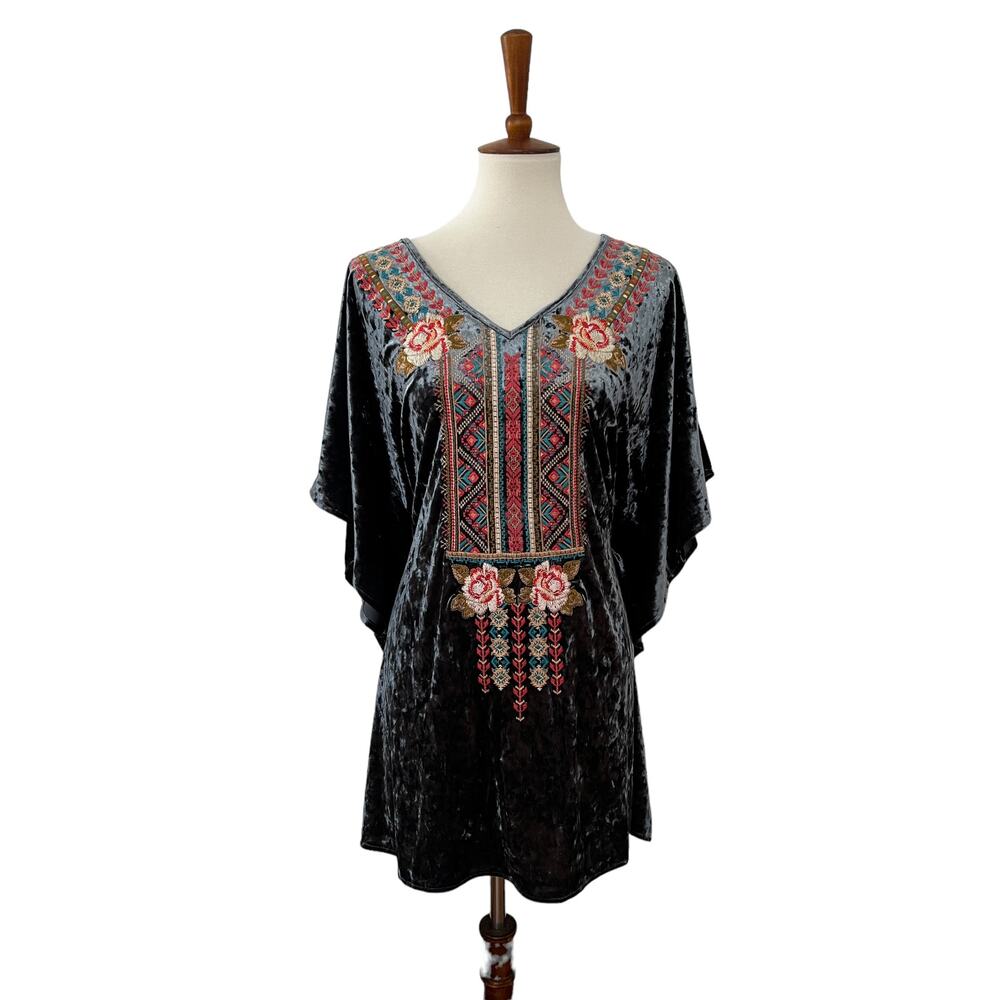 Madeline Sparklestein Womens Floral Embroidered Velvet Top M Medium